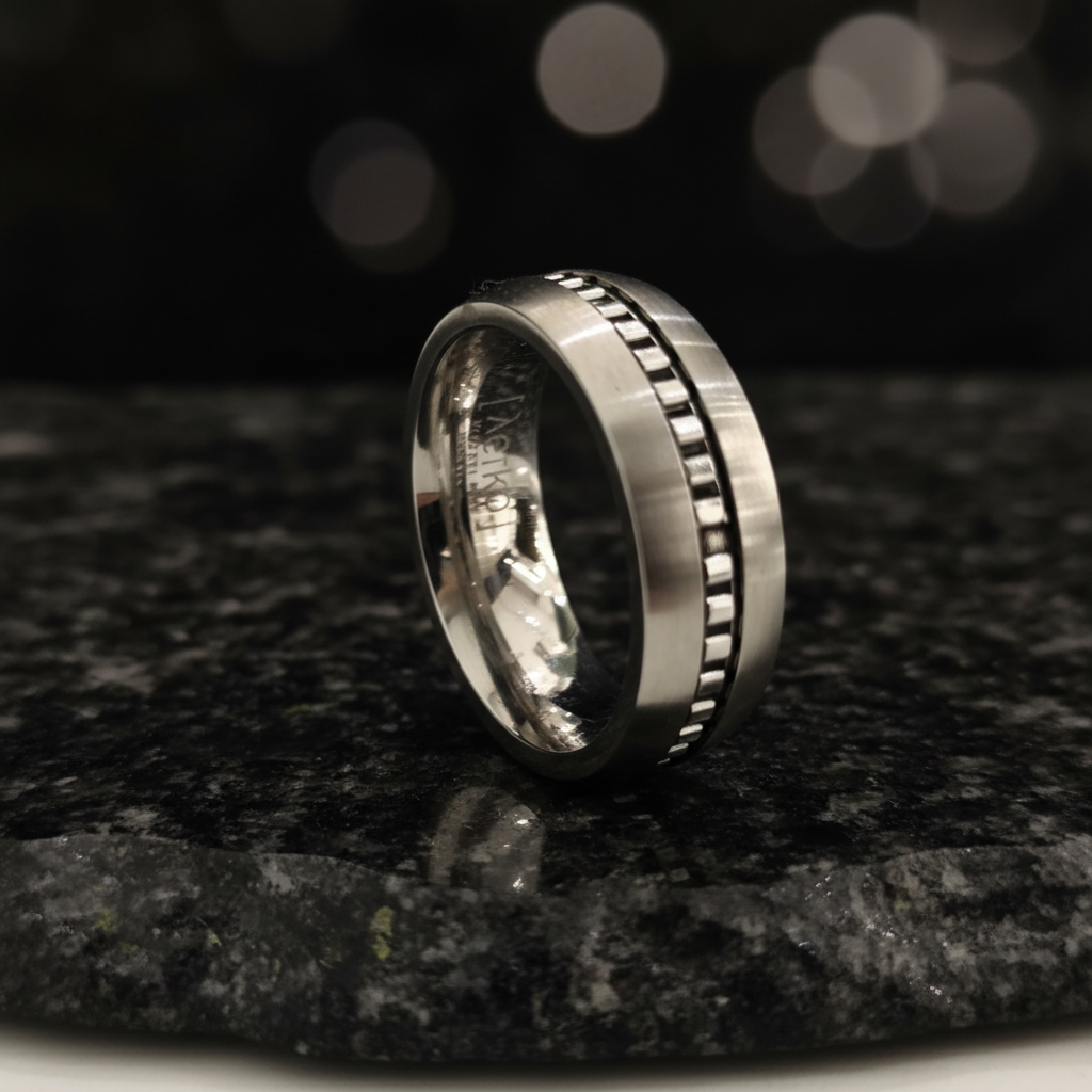Ανδρικό Δαχτυλίδι Ατσάλι με Μαύρη Λωρίδα - Καθαρό